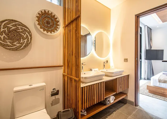 Designer 5br Villa, 400m To Beach With Nature View Ferienhaus *