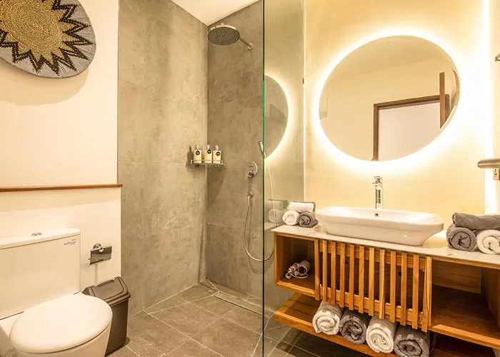 Designer 5br Villa, 400m To Beach With Nature View