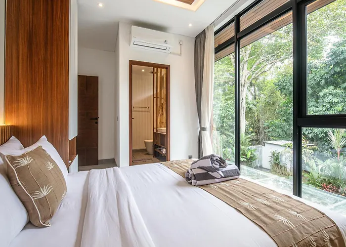 Designer 5br Villa, 400m To Beach With Nature View * Canggu
