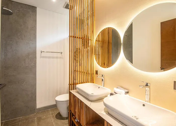 Designer 5Br Villa, 400M To Cafe Del Mar بيت للعطل