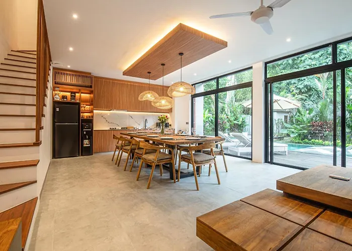 Designer 5br Villa, 400m To Beach With Nature View * Canggu