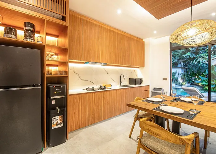 Ferienhaus Designer 5br Villa, 400m To Beach With Nature View Canggu
