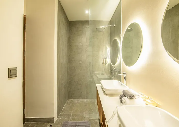 Designer 5br Villa, 400m To Beach With Nature View * Canggu